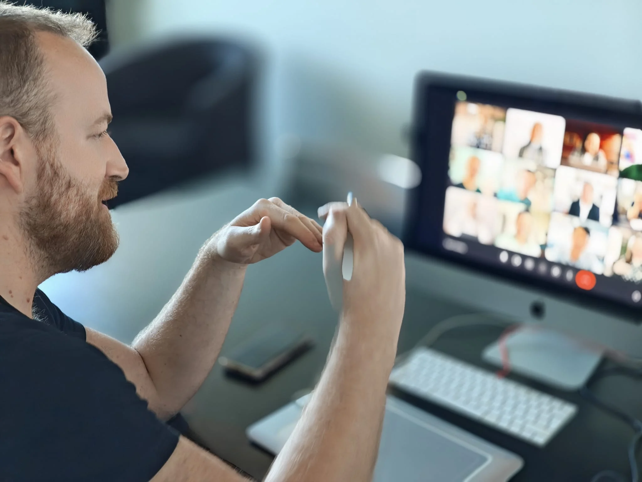 web-designer-in-videocall-con-clienti-1