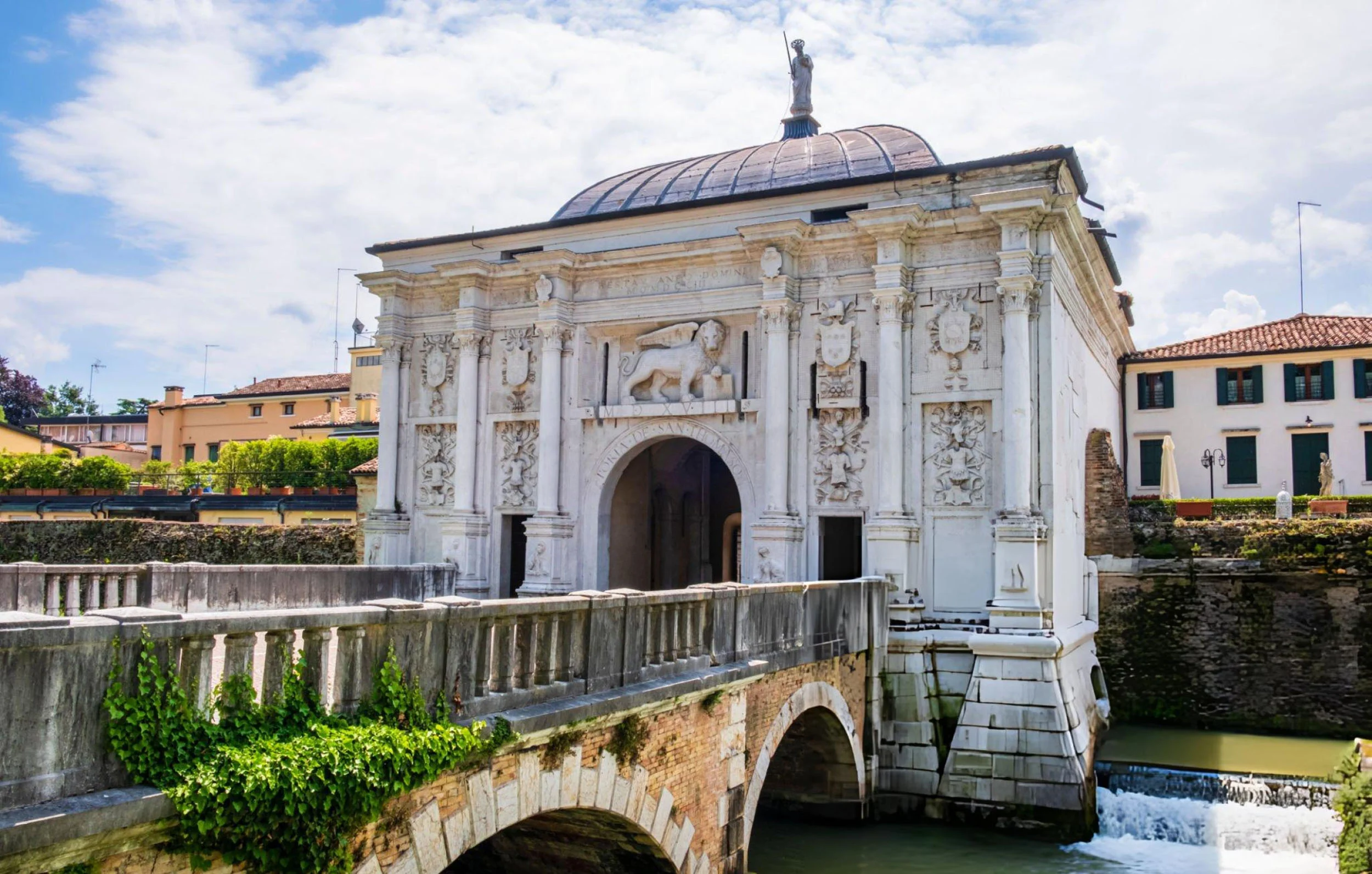 porta di san tommaso a treviso web designer Treviso al lavoro su progetti digitali